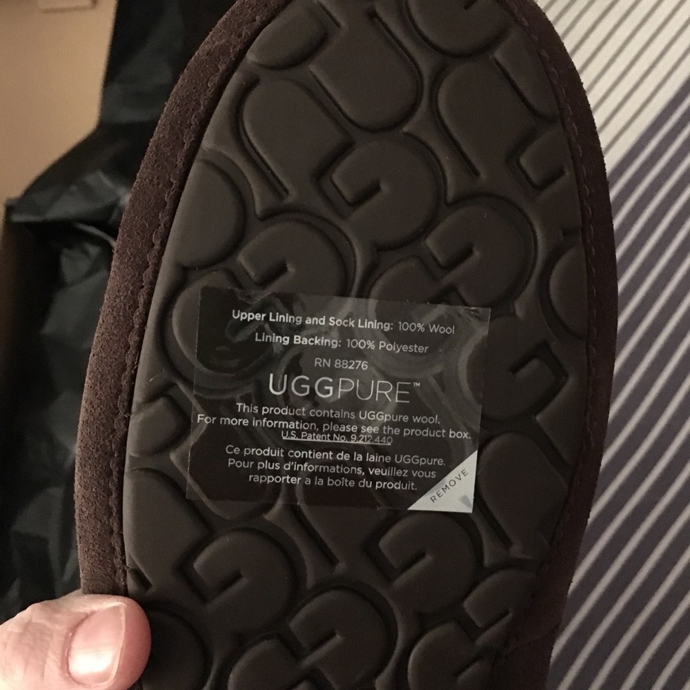 New in box! Men’s Ugg Olsen Slipper Espresso sz11